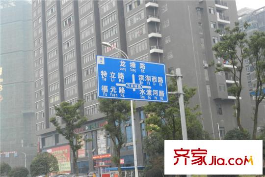 草莓街區(qū)周邊指示路牌