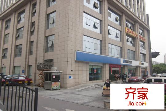 星隆國際廣場底商街邊（2015.04.02）