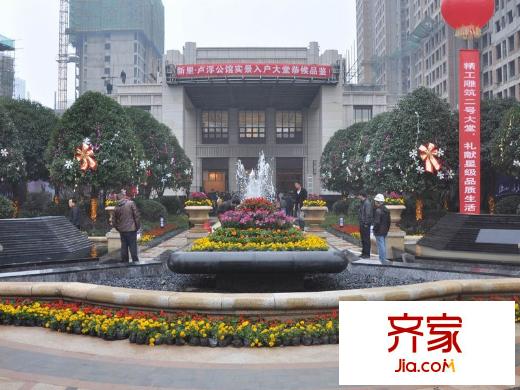 綠地中央廣場實景圖社區(qū)入戶大堂正面(2012.12.13)