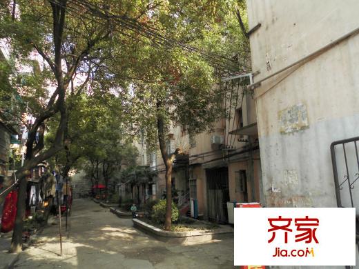公交新村宿舍外景圖