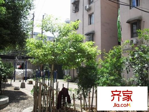 公交新村宿舍外景圖
