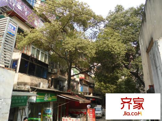 公交新村宿舍外景圖