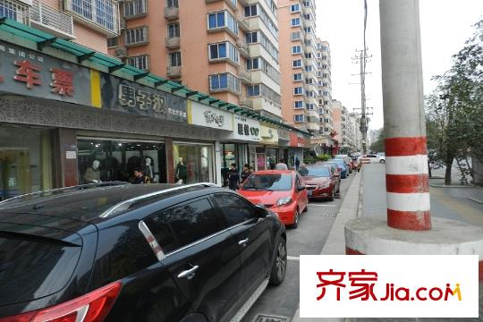 藍(lán)灣國(guó)際廣場(chǎng)周邊店鋪