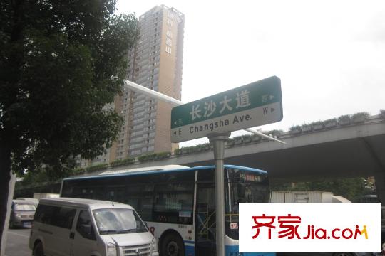 江河?xùn)|瀾灣周邊長沙大道