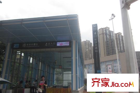 江河?xùn)|瀾灣周邊地鐵口