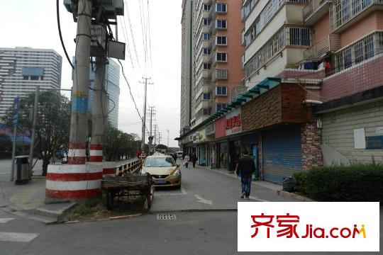藍(lán)灣國(guó)際廣場(chǎng)周邊街道