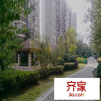 長(zhǎng)房東郡外景圖
