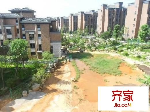 湘繡城外景圖