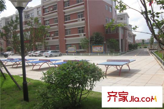 中國鐵建國際城周邊泉星小學(xué)運動場地
