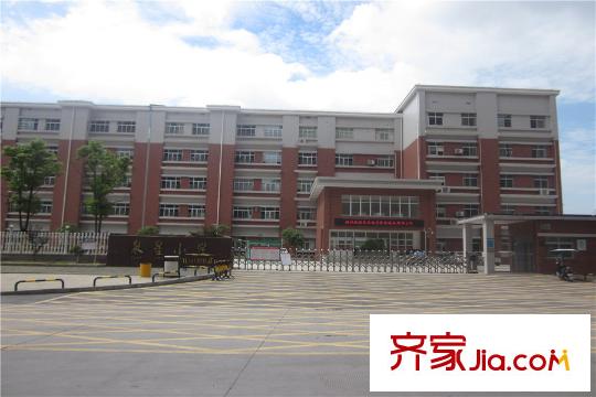 中國鐵建國際城周邊泉星小學校門口