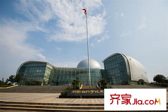 鑫遠(yuǎn)新城市廣場項目周邊省科技館
