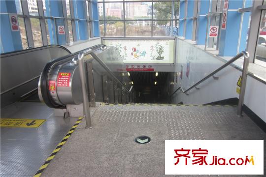 錦泰東環(huán)國際周邊2號線地鐵出口
