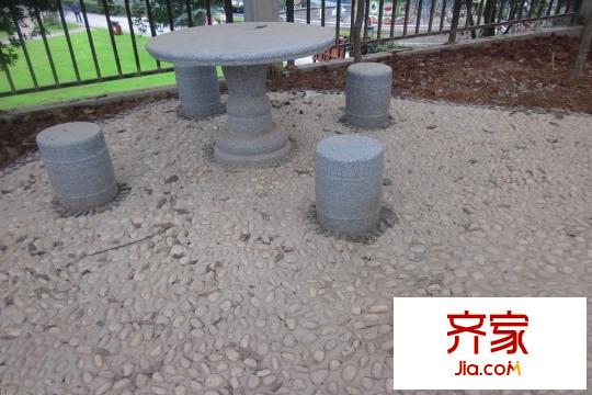 楓樹園二期小區(qū)石凳（2015.12.14）