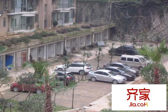 楓樹園二期小區(qū)停車場（2015.12.14）