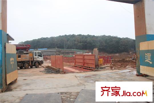 湘江錦繡周邊南郊廣場項(xiàng)目在建