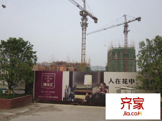 九龍領仕匯在建樓棟側(cè)面實景（2011.7.19）