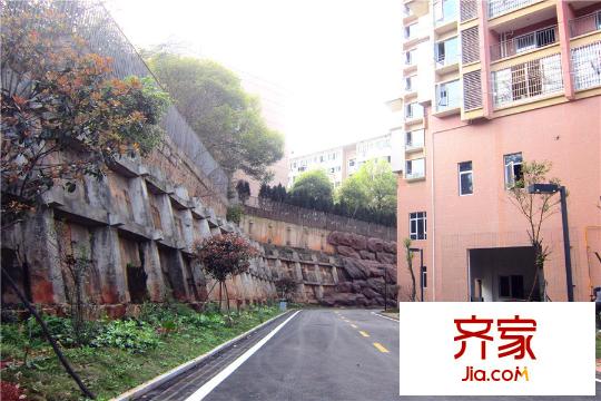 新蕾品閣居2號(hào)棟樓下道路實(shí)況（2015.3.30）