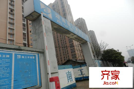 CROSS尚公館項(xiàng)目施工大門（2015.3.30）