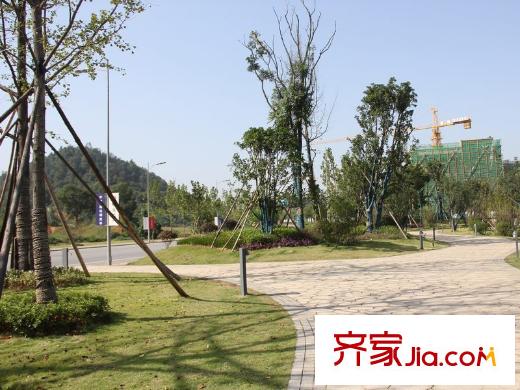 中國(guó)鐵建梅溪青秀周邊梅溪湖路口