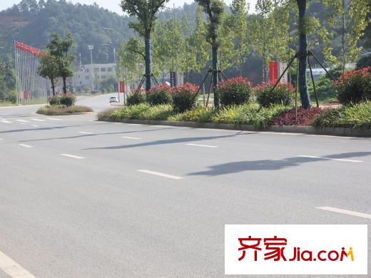 中國(guó)鐵建梅溪青秀周邊梅溪湖大馬路