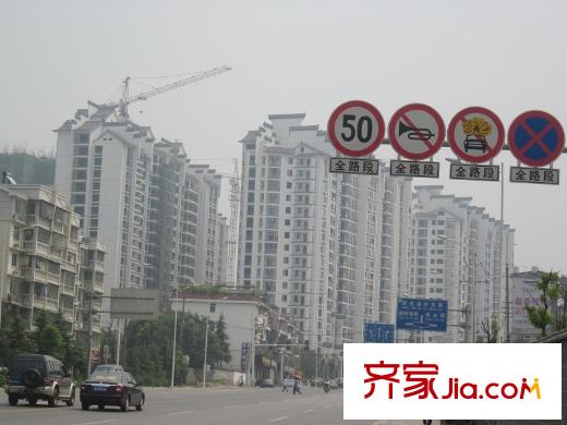 海林馨香雅苑周邊道路指示牌