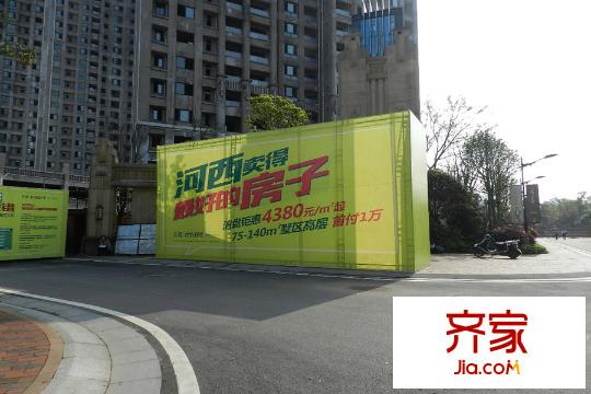 天麓高層宣傳欄（2015.3.30）