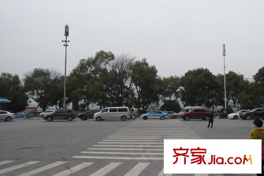 華遠國際公寓周邊人行道
