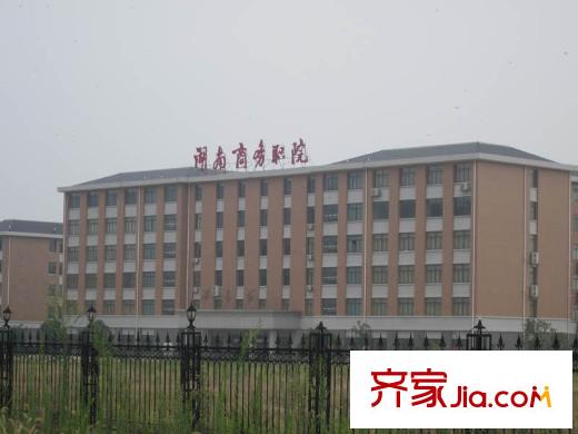 天麓周邊的湖南商務職院