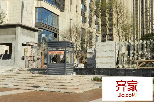 北大資源時(shí)光項(xiàng)目側(cè)門（2015.12.17）