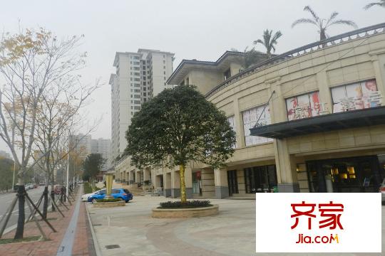 濱江一號(hào)售樓部前坪（2015.11.30）
