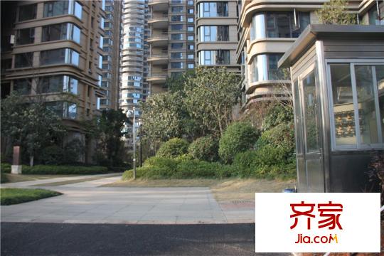 紅橡華園小區(qū)后門保安亭（2015.03.17）