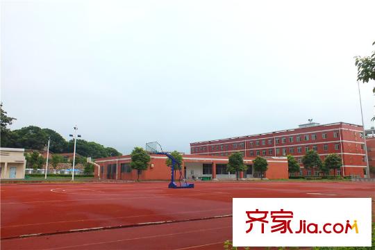 新遠時代周邊泉塘小學操場
