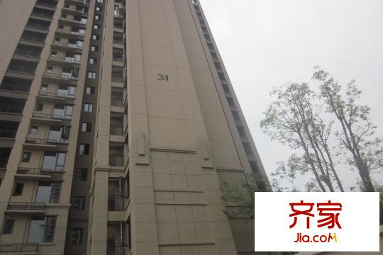 合能洋湖公館樓棟仰拍（2015.06.19）