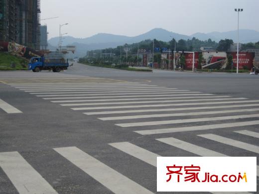 聯(lián)美品格周邊人行道