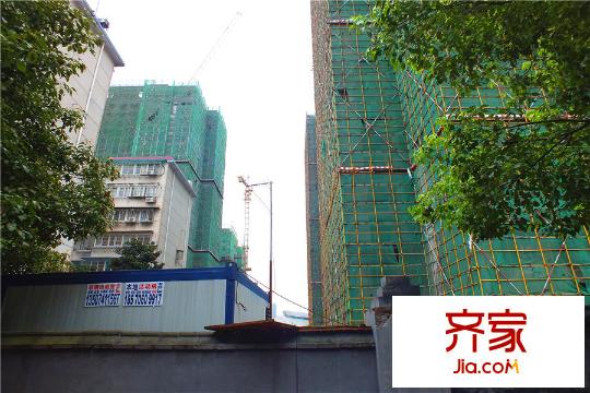 新南天古漢國際廣場4號棟和安置房間距（2015.7.13）