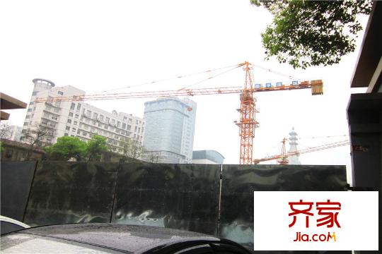 壹廷中央府院項(xiàng)目工程吊塔(2015.3.30)