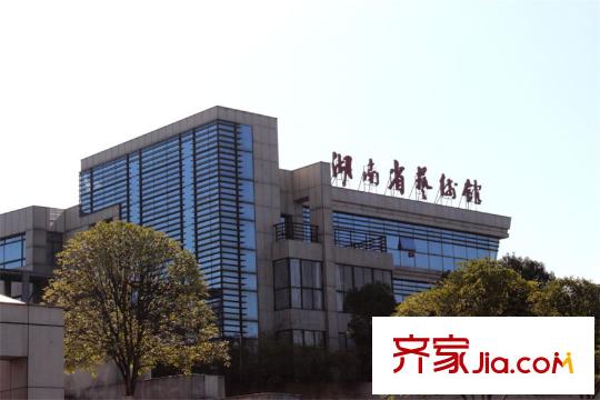 湘府鄰伴周邊湖南省藝術(shù)館側(cè)面