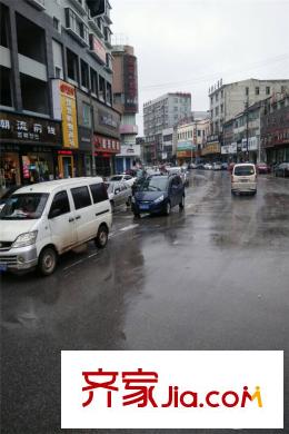 博大中央廣場(chǎng)周邊服裝超市