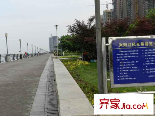 輝煌國(guó)際城周邊瀏陽(yáng)河風(fēng)光帶