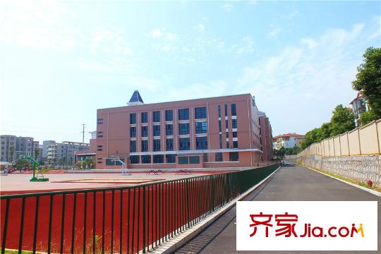 深業(yè)睿城周邊百熙實(shí)驗(yàn)學(xué)校教學(xué)樓