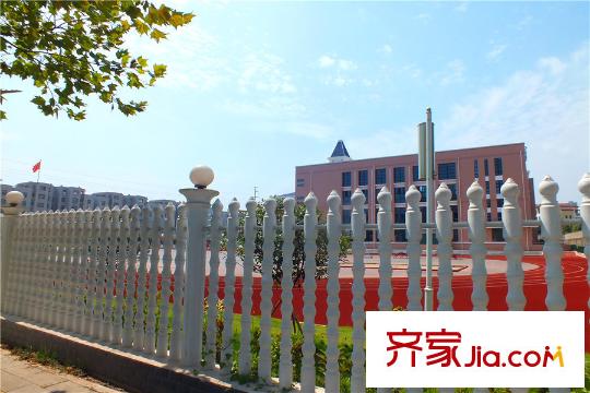 深業(yè)睿城周邊百熙實(shí)驗(yàn)學(xué)校外圍