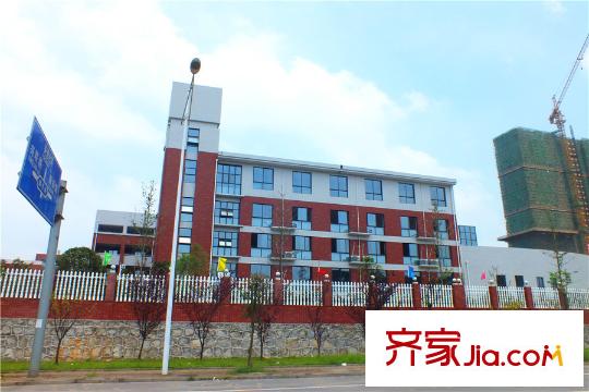 錢隆世家周邊周南秀峰學(xué)校教學(xué)樓