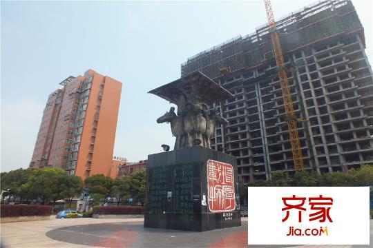 塞納公館項(xiàng)目前雕塑（2015.03.24）
