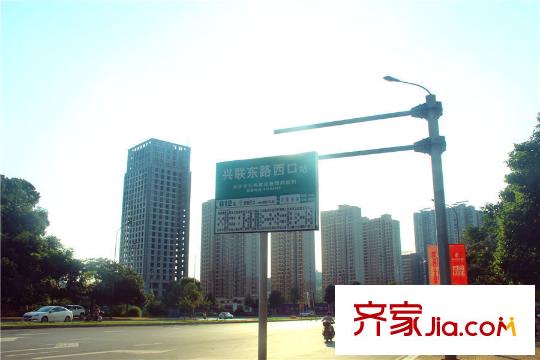 錢隆世家周邊門口公交站