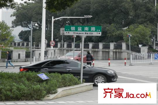 綠地湖湘中心周邊銀盆南路路牌