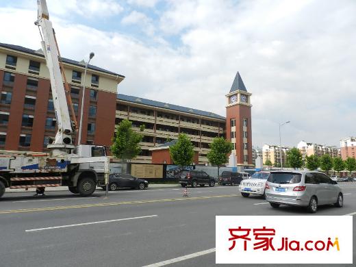 振業(yè)城周邊長(zhǎng)沙市一中岳麓中學(xué)施工中