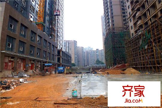 旺德府愷悅國際寫字樓棟底商旁邊停車位入口（2015.12.07）