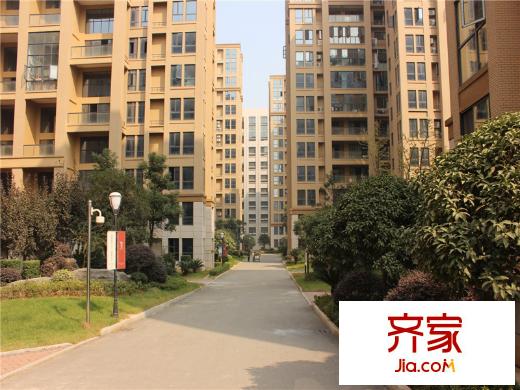 鑫遠(yuǎn)尚璽小區(qū)內(nèi)景（2014.10.14）