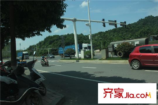 中國(guó)鐵建山語(yǔ)城周邊道路