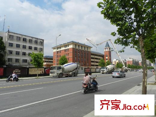 振業(yè)城周邊長(zhǎng)沙市一中岳麓中學(xué)